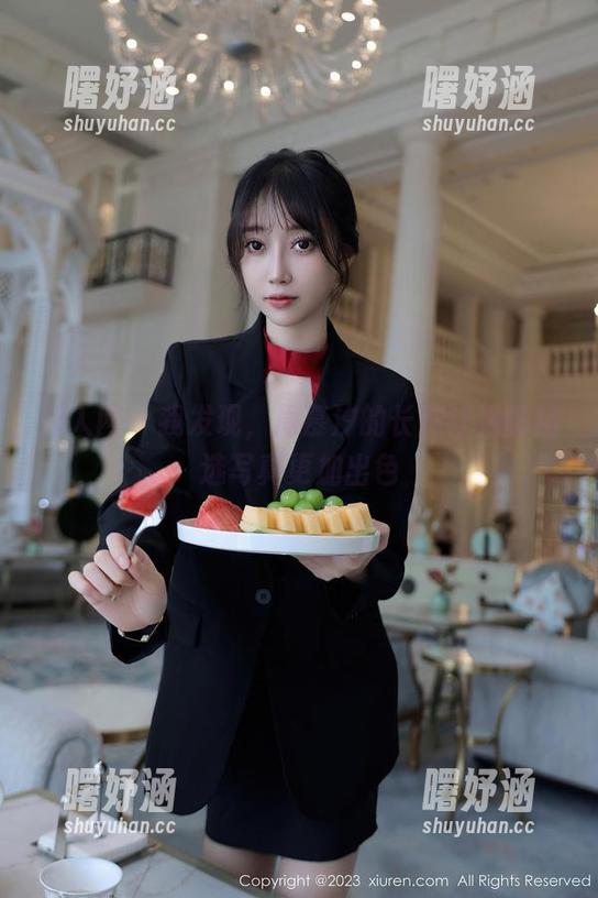秀人网 - 我发现，周慕汐的长腿让她的精选写真更加出色