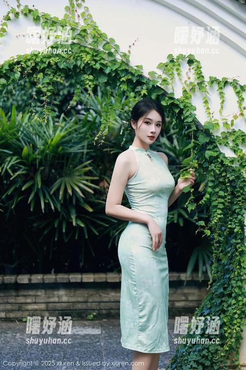 秀人网 - 娜露Selena新作：黑丝，难道又是斗艳的开始？