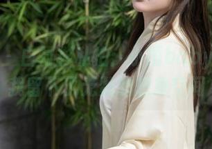 秀人网 – 白衬衫私拍：小雨baby，你给我留下了无数的想象空间
