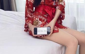 秀人网 – 与其说是写真集，不如说是沈蜜桃off的小滑稽，记录她的高清棉袜冒险记！