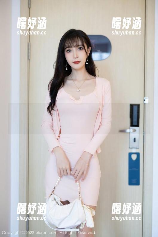 秀人网 - 礼服虽美，清妙的无圣光照更显亲和力，路人都能一秒钟变粉丝！