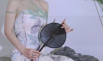 秀人网 – 在线锁定：猫咪巨臀妹妹的丝袜原图，真心让我思绪万千，哈哈