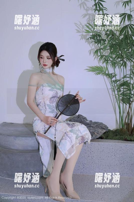 秀人网 - 在线锁定：猫咪巨臀妹妹的丝袜原图，真心让我思绪万千，哈哈