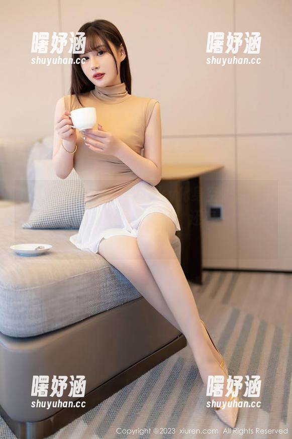 秀人网 - 当田小燕Vicky化身空姐，高清写真中传递的不只是飞行，还有一丝微妙的气息。