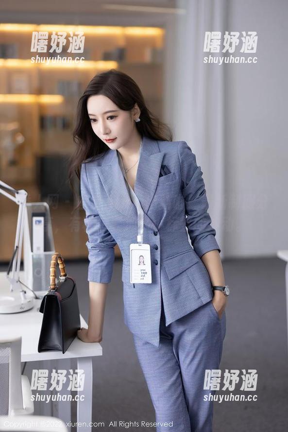 秀人网 - 白白Alina出新啦！最新制服分享，有种想要加个小标签的冲动。