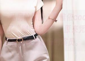 秀人网 – 私房的原图，赵惟依coco又把剧情写成了“咖啡搭档”，原来凭精致咖啡能够成为最好的演员。