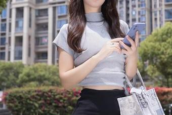 秀人网 – 校服的郑颖姗，分享出的不仅有形象，还有那种无形的书本气息？