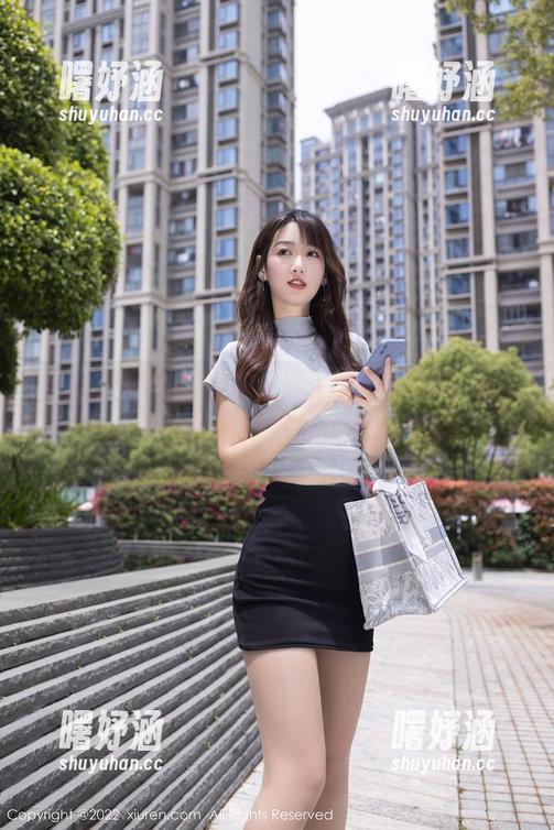 秀人网 - 校服的郑颖姗，分享出的不仅有形象，还有那种无形的书本气息？