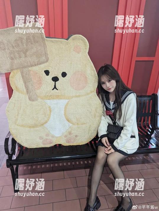 芊芊酱w 芊芊酱w带来的御姐作品更新:冷酷又迷人,反正是美,不好意思打扰了。