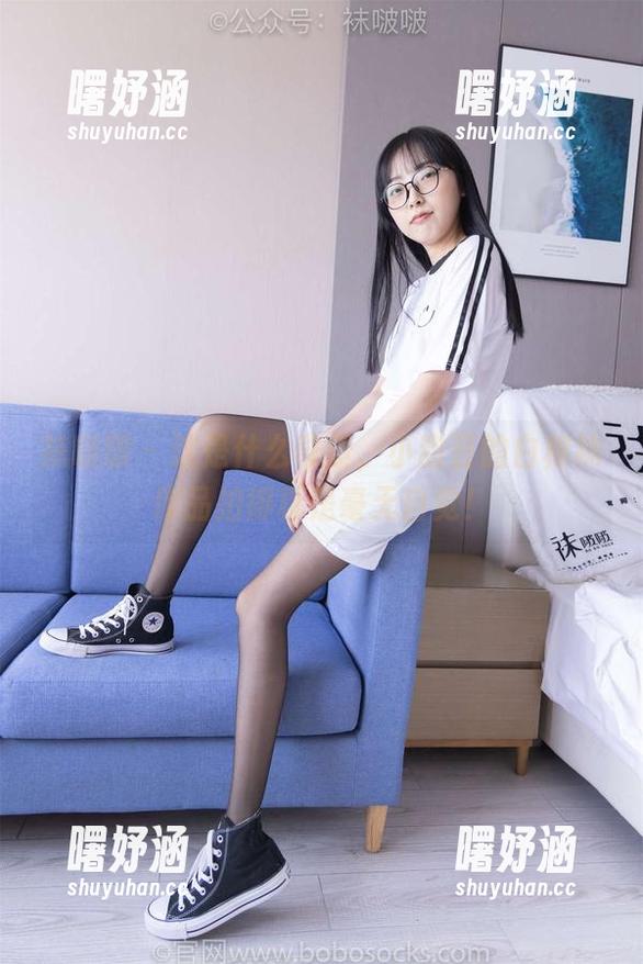 袜啵啵 - 这是什么奇景，小甜豆的白棉袜作品拍得真是毫无自觉！