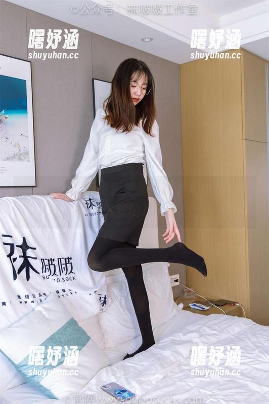 袜啵啵-稚予 袜啵啵 - 套图更新专属:稚予与白棉袜,清新与朦胧的巧妙兼容。