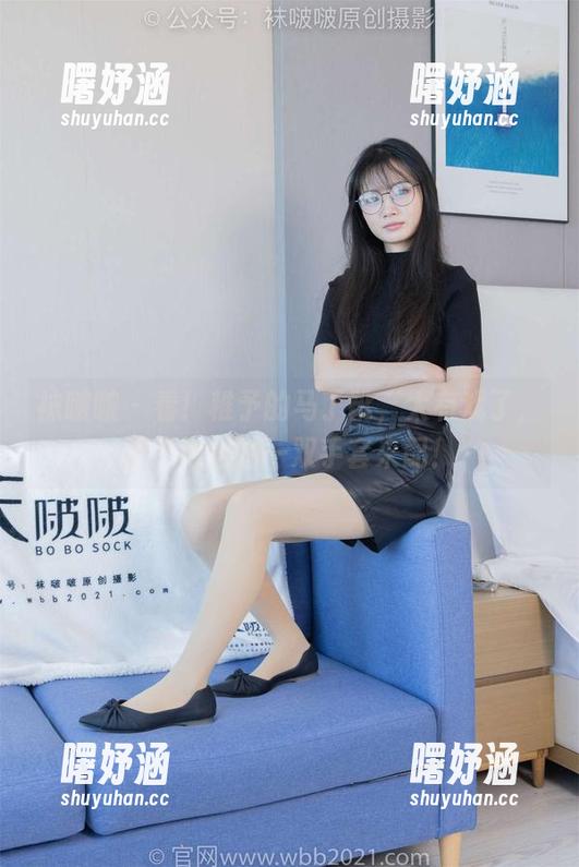 袜啵啵 - 看！稚予的马丁靴，太有戏了，恨不得送她一双手套来配！