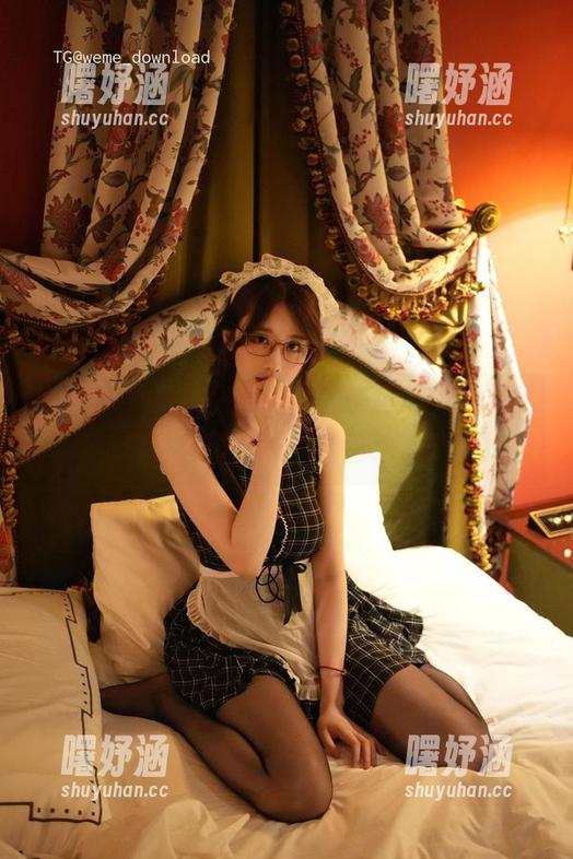 微密圈 - 吊带图册秀，轩子巨二兔的样子似乎在跟我说“看这边”。