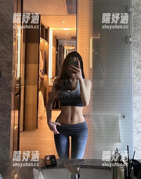 微密圈 - 空姐金希儿的美图合集：她是天上飞的风景线吗？