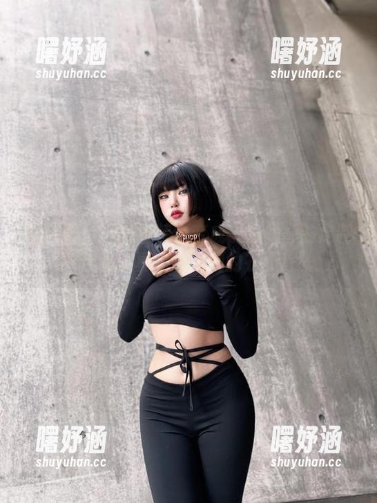 微密圈 - 当职业装也变成了陈佩奇的定制作品，真想加入她的衣橱！