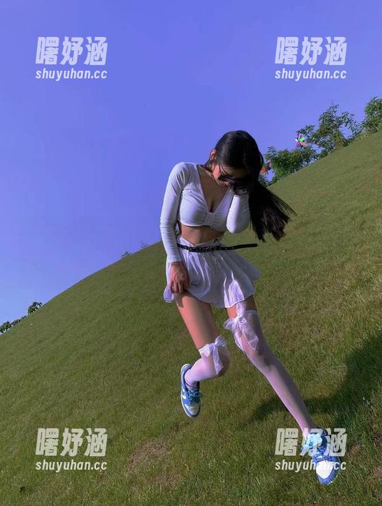 微密圈 - 你以为我在看美图？其实我是被“陈佩奇”连体衣的高清图包吸引的！