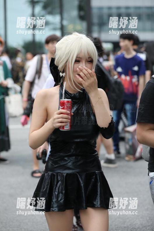 魔镜街拍 - 没见过这么美的蓝色，感谢芝芝的高清图片带我遨游！