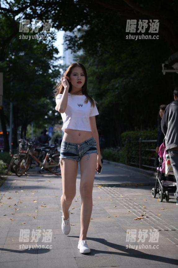 在魔镜街拍，黑丝美女的OL范儿，又一个精选会让你晕的作品。