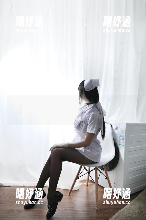 鹿野希 否定我的眼镜没问题,但让人沉迷的“资源”就得是鹿野希的丝袜OL了。